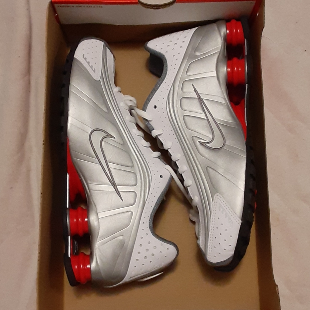BRAND NEW NIKE SHOX R4 WHITE SILVER RED - Picture 5 of 5
